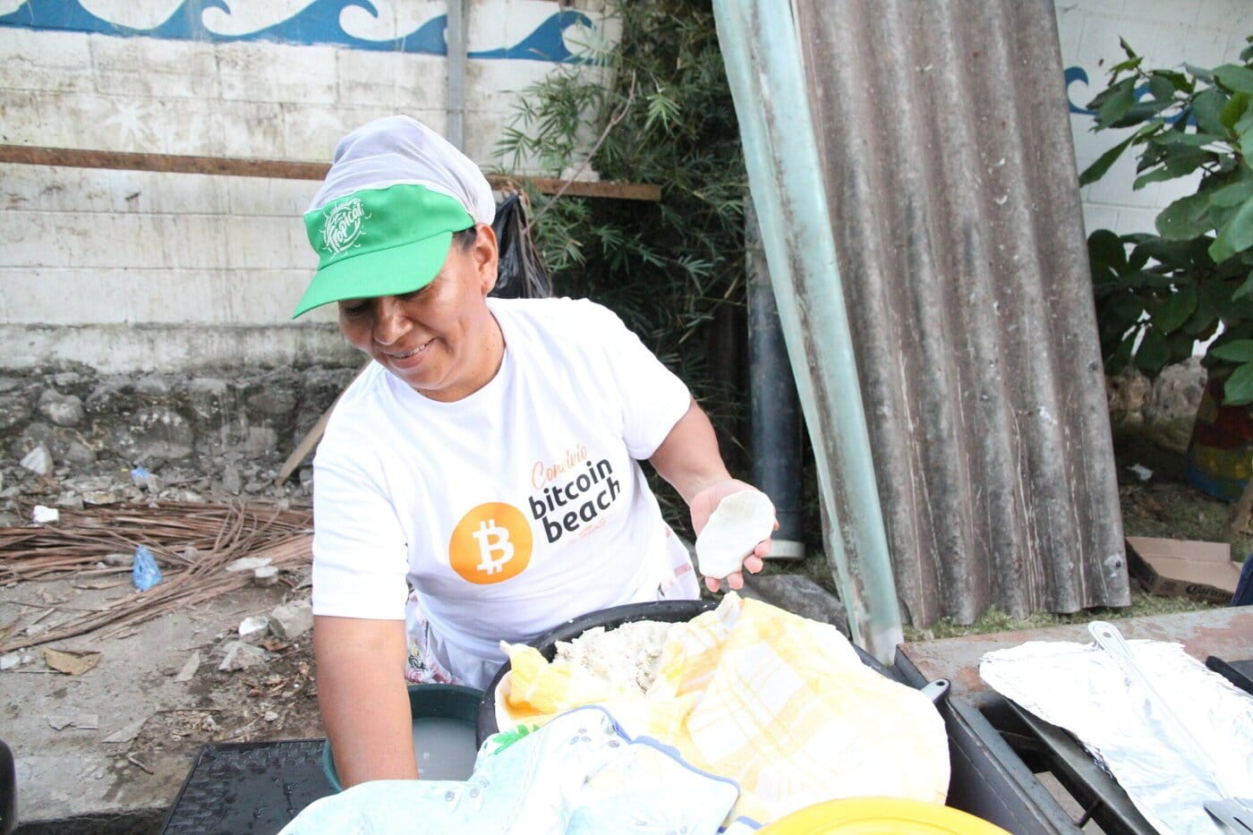 Het kopen van pupusas in El Salvador met Bitcoin is makkelijk.