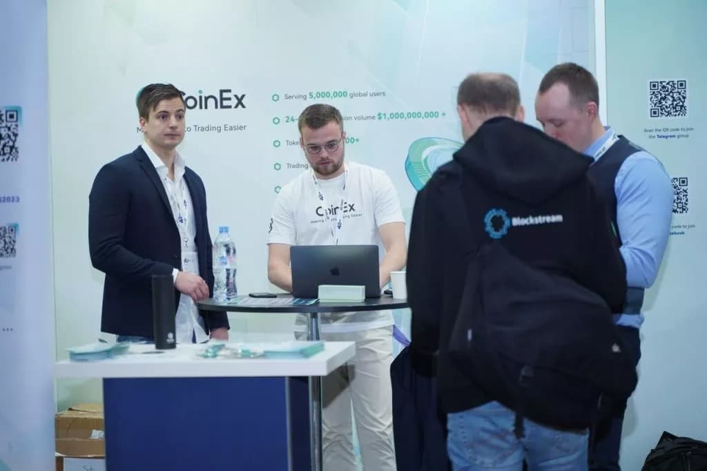 Stánek CoinEx na Paris Blockchain Week 2023