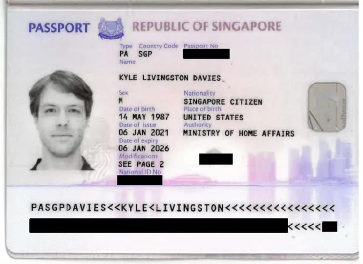 倒闭的3AC联合创始人凯尔-戴维斯（Kyle Davies）在法庭文件中附上了他的新加坡护照复印件，以支持他放弃美国国籍的论点。