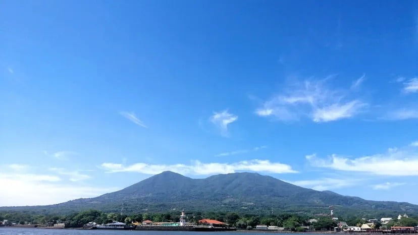エルサルバドルのコンチャグア火山： Shutterstock